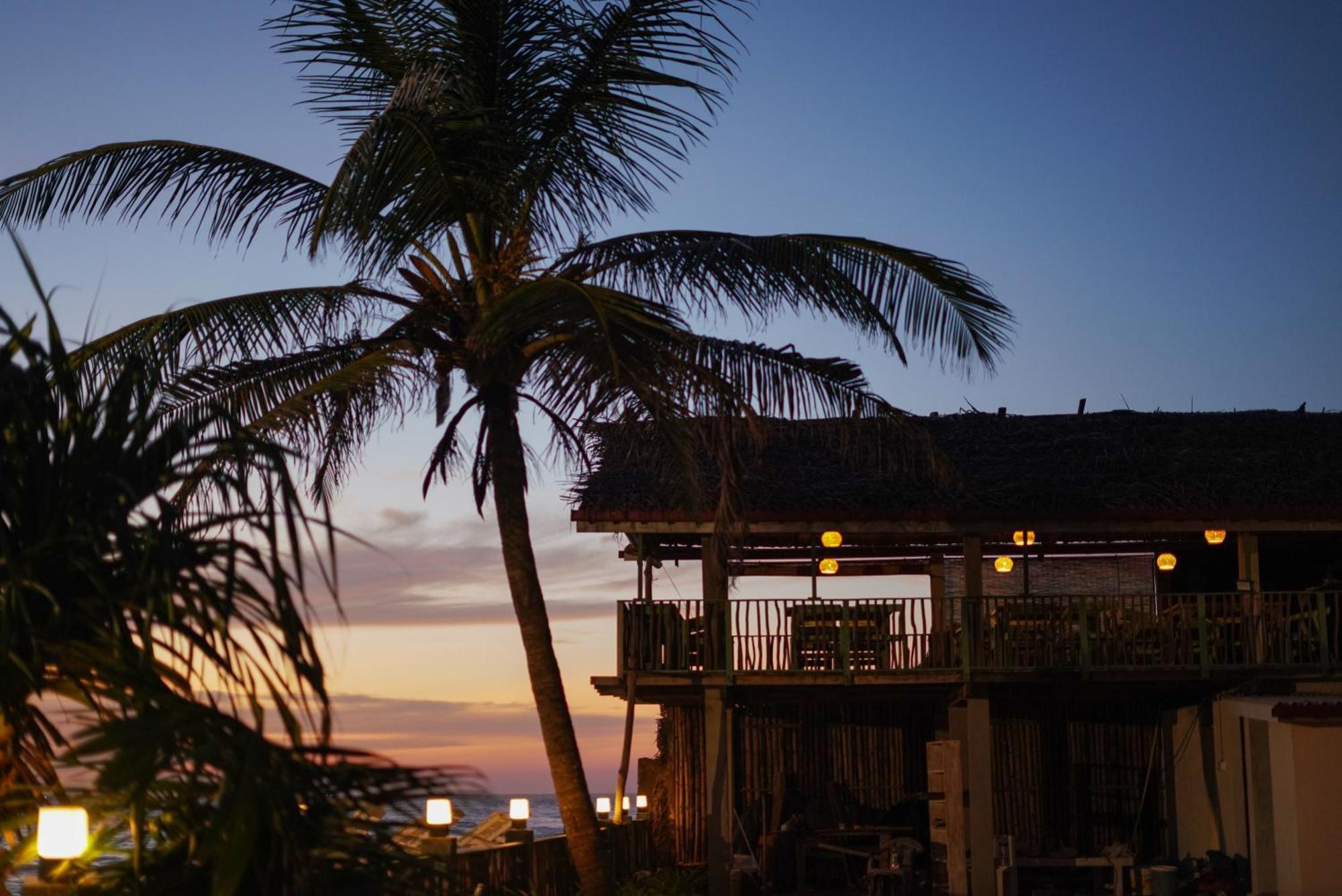 Manta Beach Resort & Ayurvedic Wellness Centre Bussa Exteriör bild