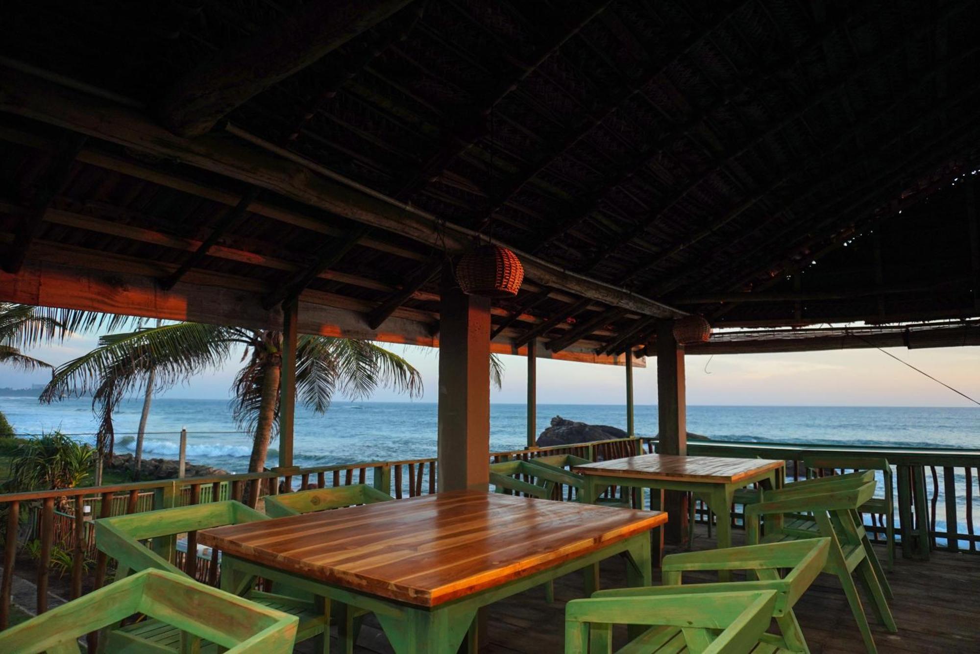Manta Beach Resort & Ayurvedic Wellness Centre Bussa Exteriör bild