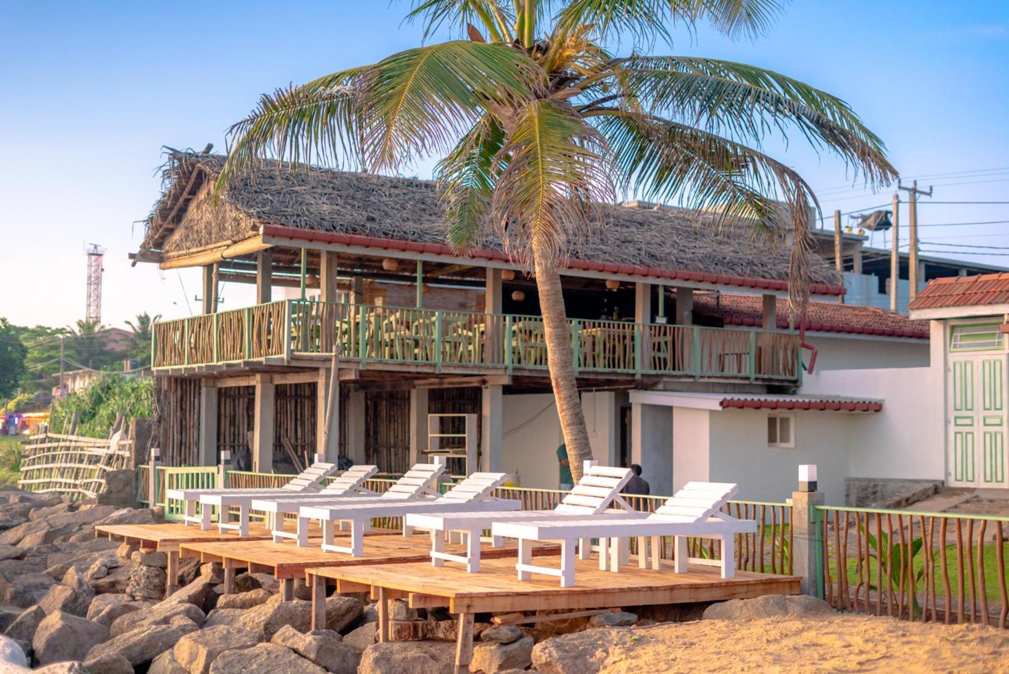 Manta Beach Resort & Ayurvedic Wellness Centre Bussa Exteriör bild